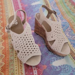 So sandles shoes